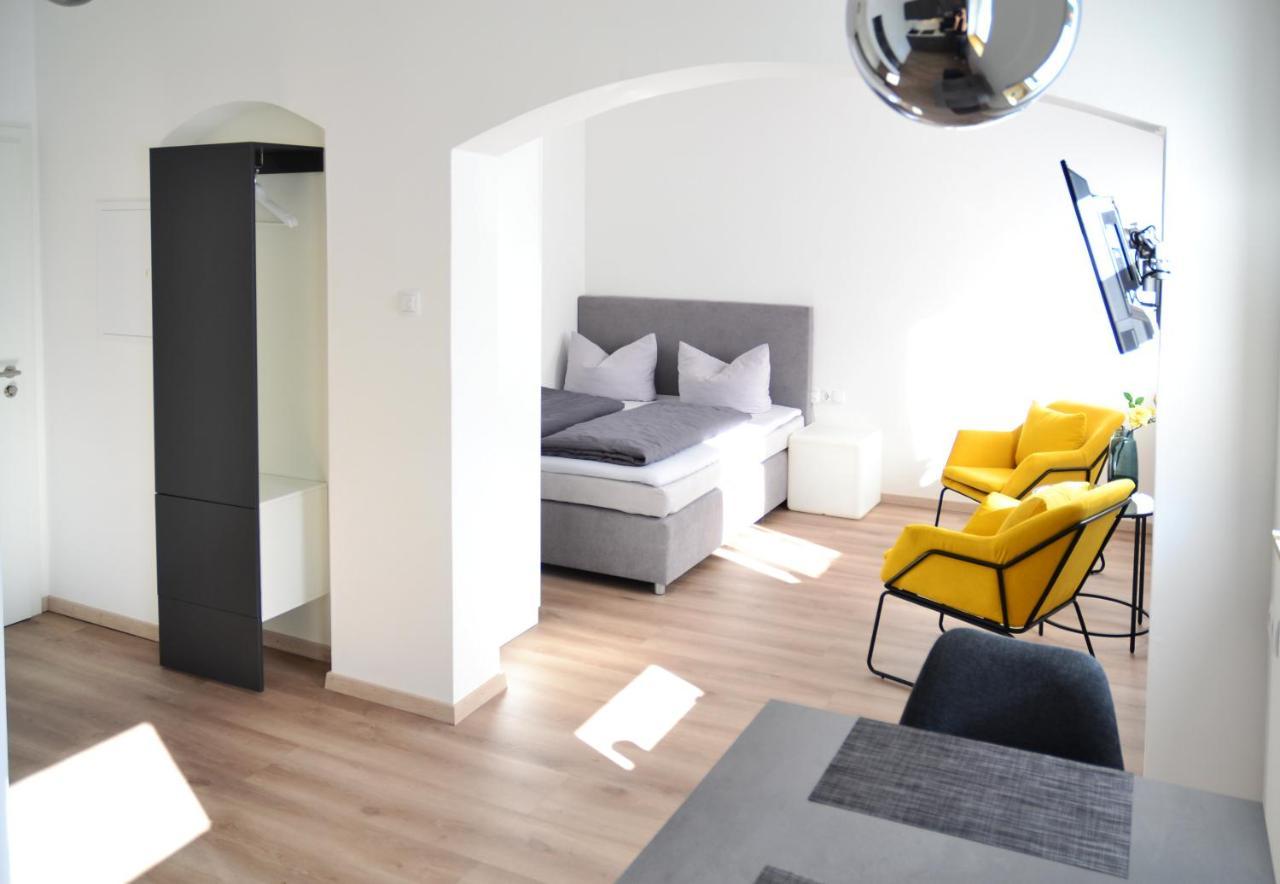 Hotel-Garni 'Zum Weinkrug' Sommerhausen Bagian luar foto