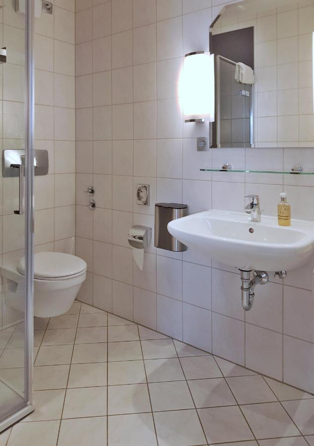 Hotel-Garni 'Zum Weinkrug' Sommerhausen Bagian luar foto
