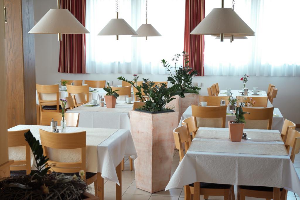 Hotel-Garni 'Zum Weinkrug' Sommerhausen Bagian luar foto