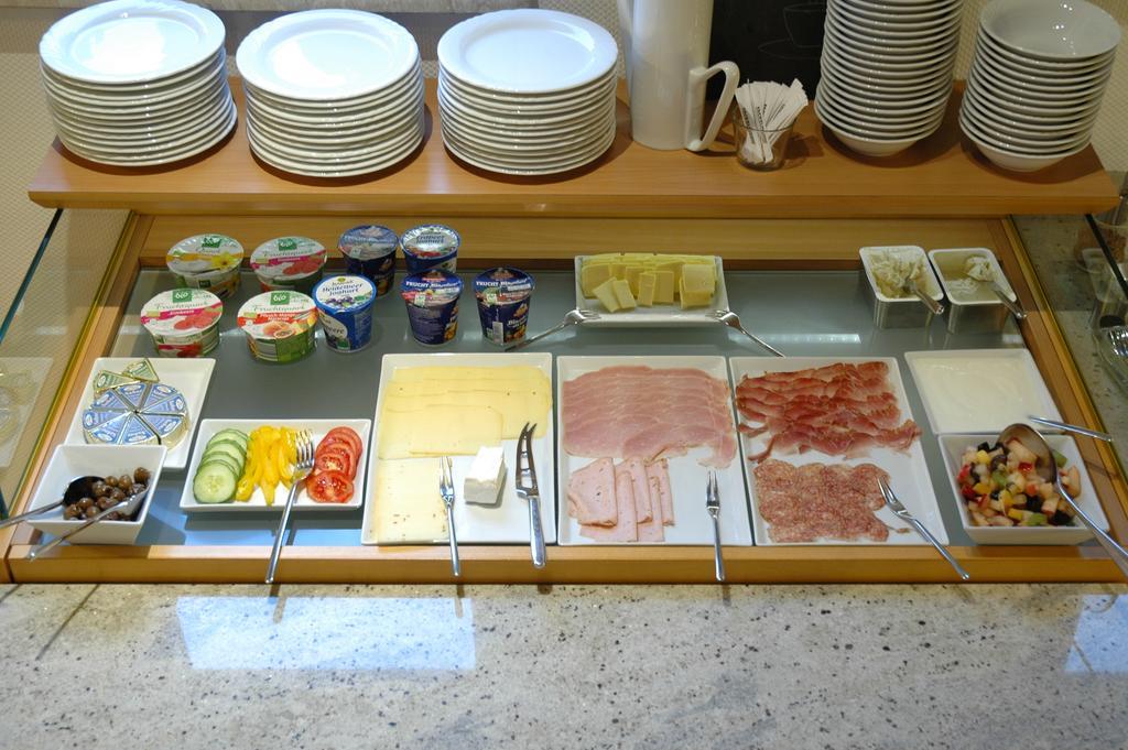 Hotel-Garni 'Zum Weinkrug' Sommerhausen Bagian luar foto