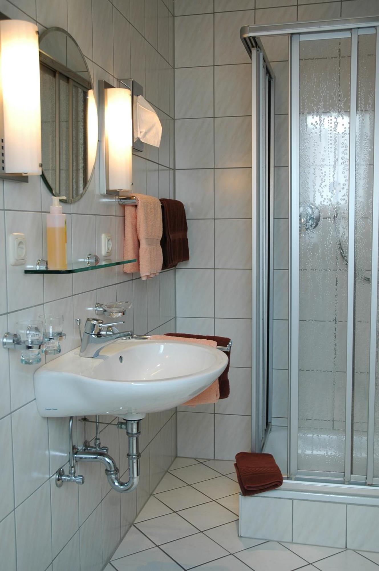 Hotel-Garni 'Zum Weinkrug' Sommerhausen Bagian luar foto