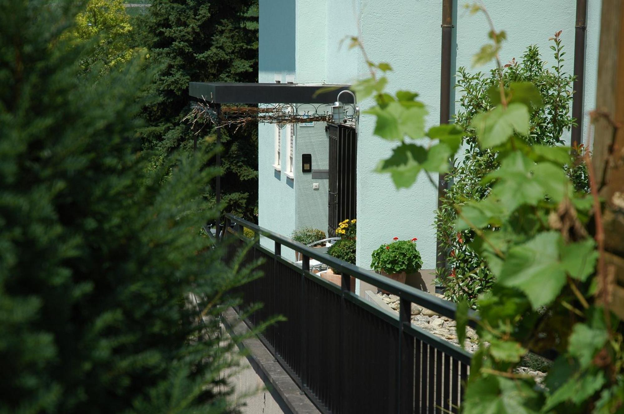 Hotel-Garni 'Zum Weinkrug' Sommerhausen Bagian luar foto